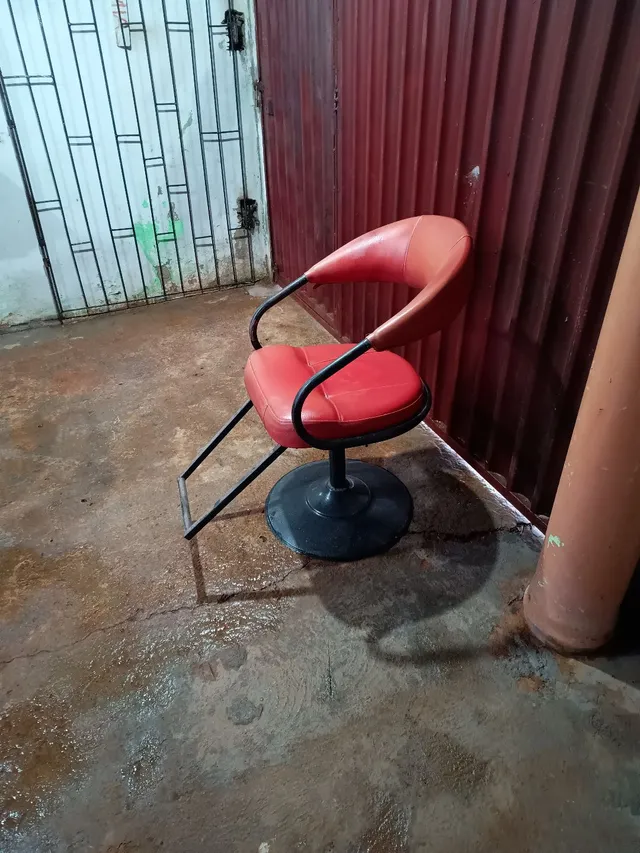 Cadeira de cabeleireiro usada
