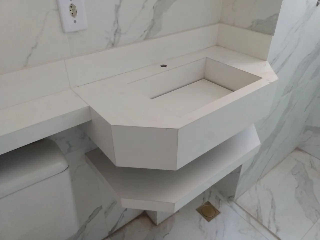 Nichos e lavatórios em porcelanato sob medida  - Foto 3