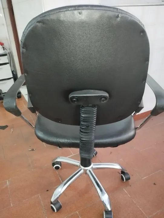 Cadeira de Escritório Giratória - Preta - Foto 4
