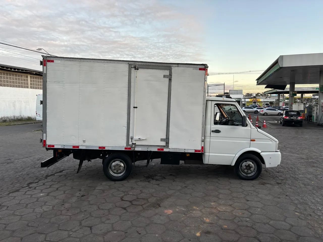 Iveco Daily 3513 ano 2005/2006 no bau rodagem simples categoria B - Foto 4