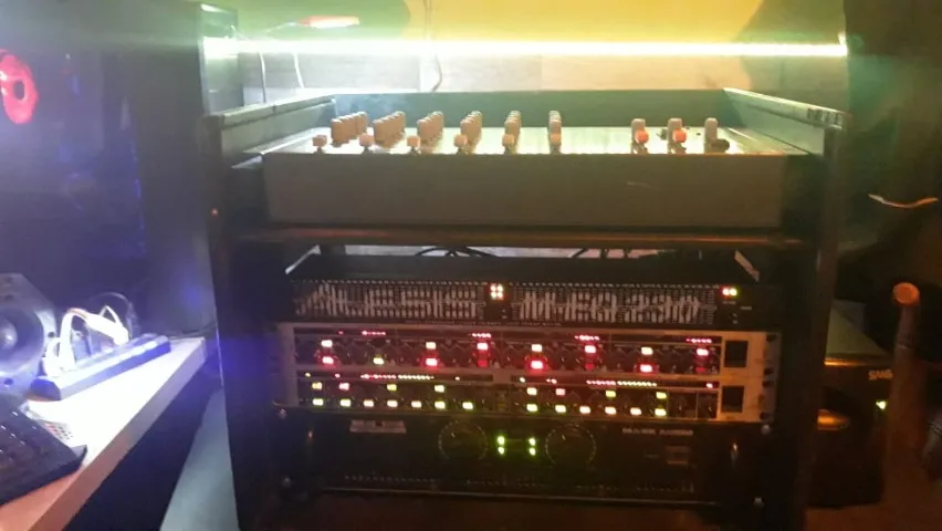Multigate Behringer Pro XR4400 - Quase Novo!!!