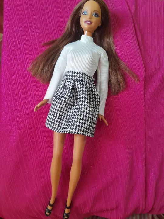 Linda boneca Barbie morena 20055