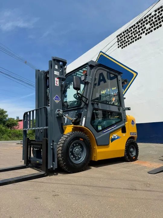 Empilhadeira Plasnox Cabinada| Nova| 2.500kg| Diesel | Torre 6mts