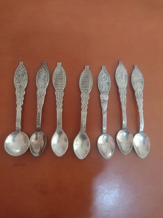 Conjunto de 7 colheres de chá antigas