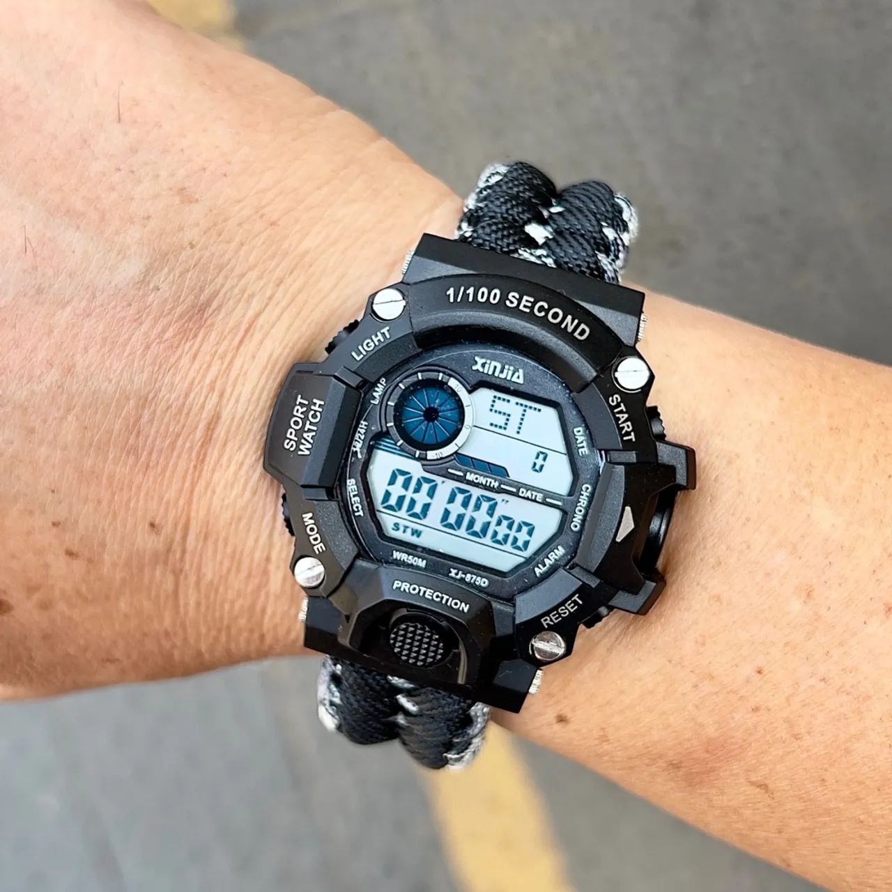 Relógio Esportivo Xinjia XJ-875D com Pulseira Paracord Multifunção