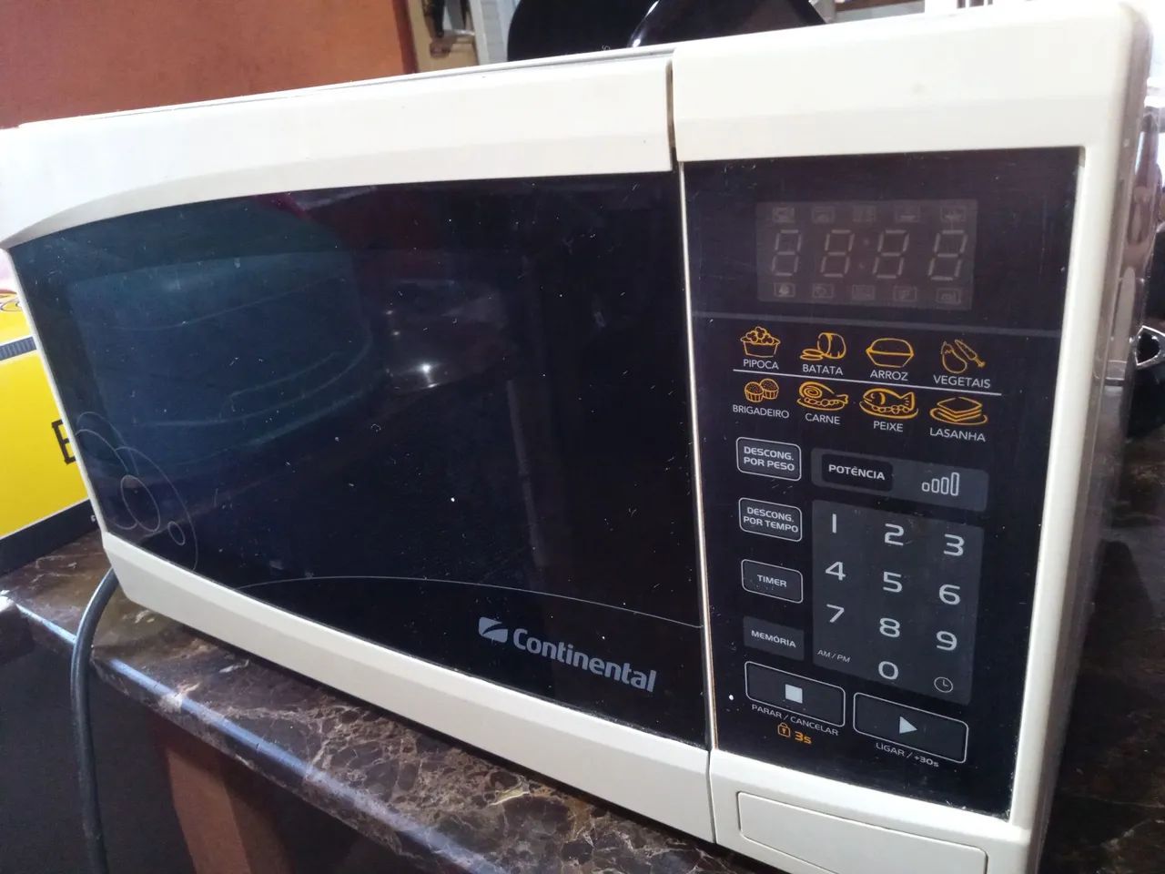 Micro-ondas Continental - 127V funcionando
