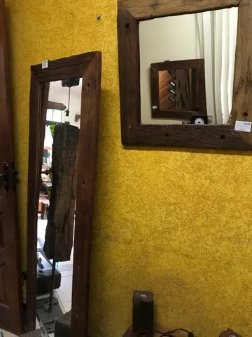Moldura de espelho de madeira rustica