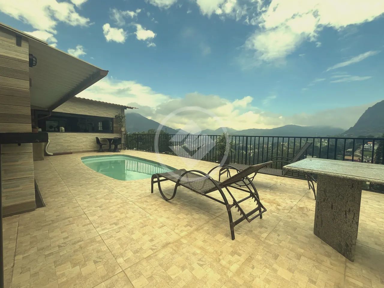 Casa com QUATRO Quartos à venda, 266 m² por R$ 940.000 - Parque do Ingá - Teresópolis/RJ c