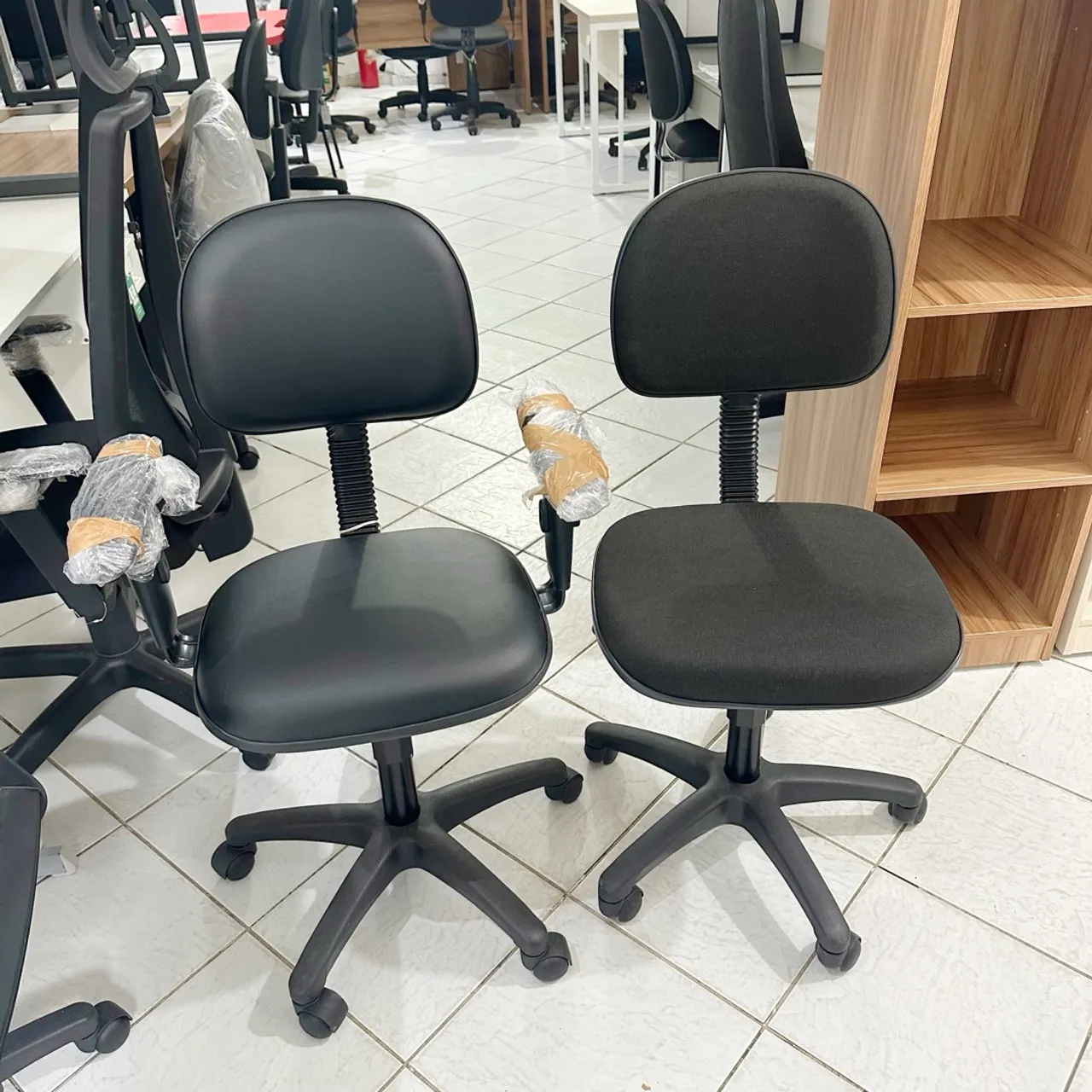 Cadeira secretária giratória com sem braço