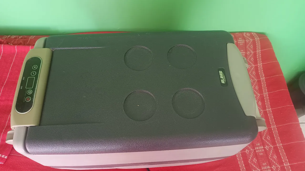 Geladeira portátil ELBER 41L bivolt
