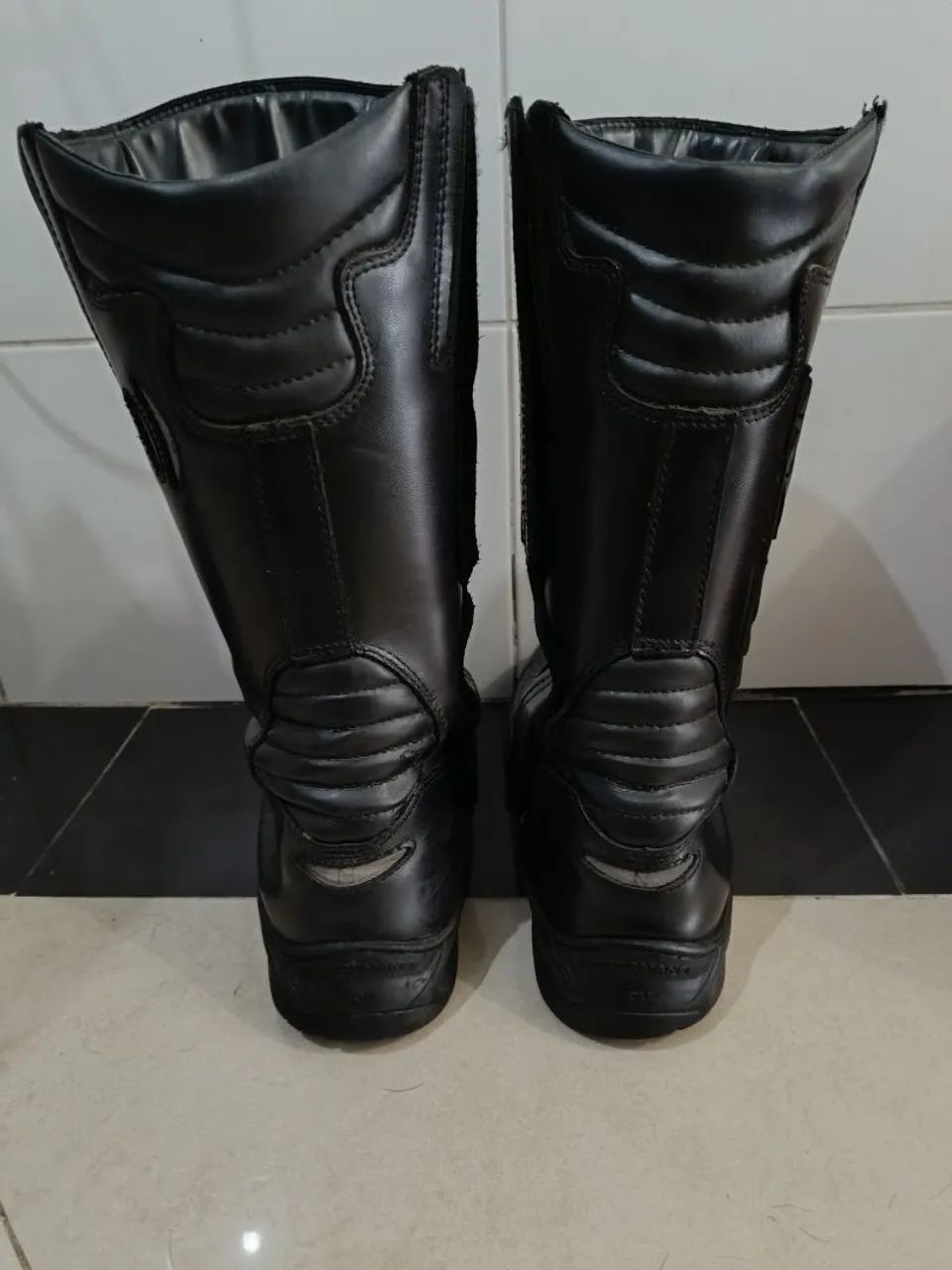 Botas de Moto em Couro Preto - Foto 2