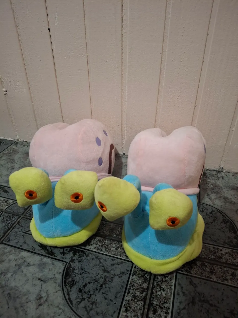 Pantufas do Gary - Conforto e Diversão para seus Pés!