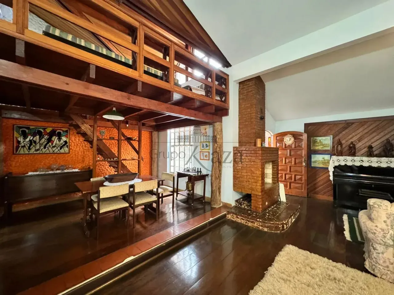Oportunidade - Casa - Centro - Jacareí - 4 Dormitórios - 227m².