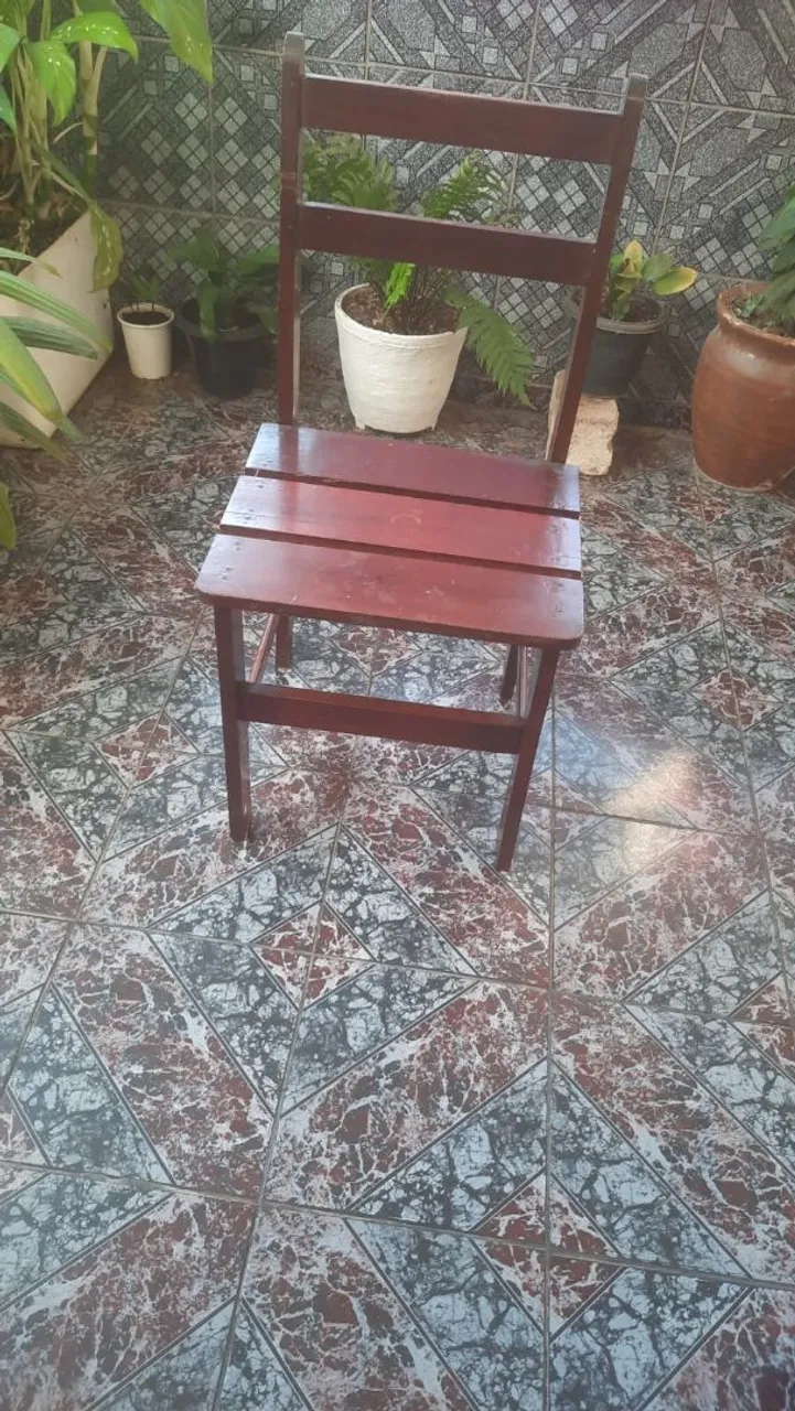 Cadeiras de madeira