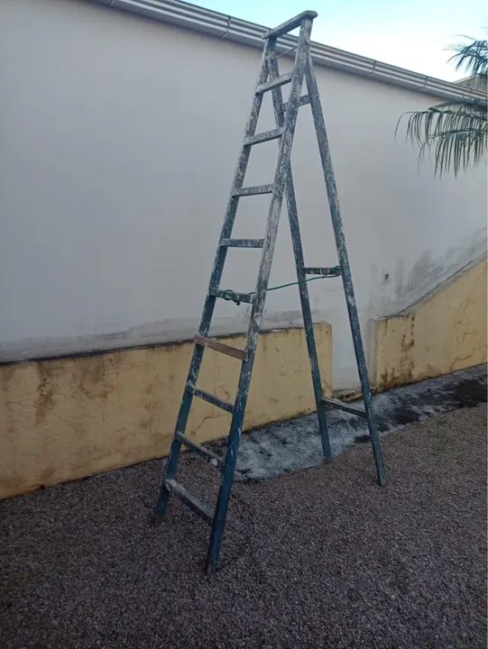 Escada de madeira para pintura - usada