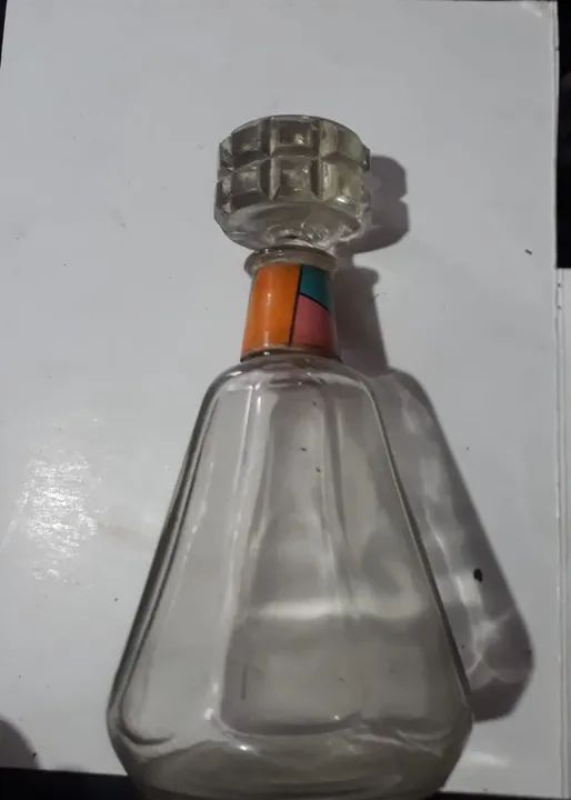 Vidro de perfume - antigo.