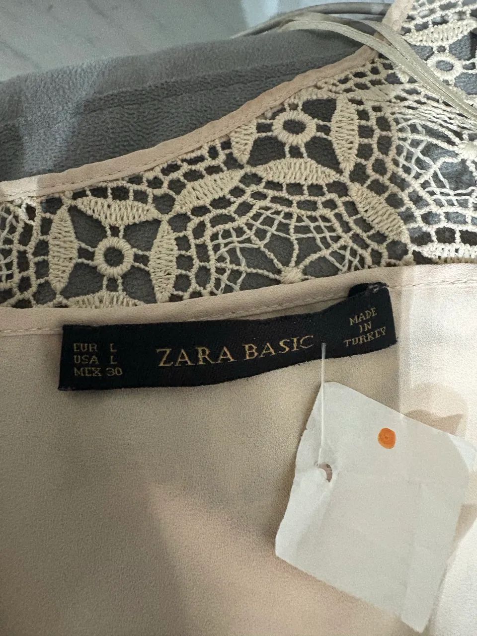 Vendo blusa feminina Zara nova 