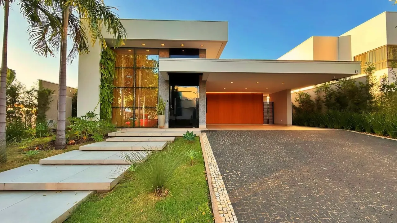 Casa 3 Suítes, 210 m² c/ Lazer à Venda no Condomínio Privillege