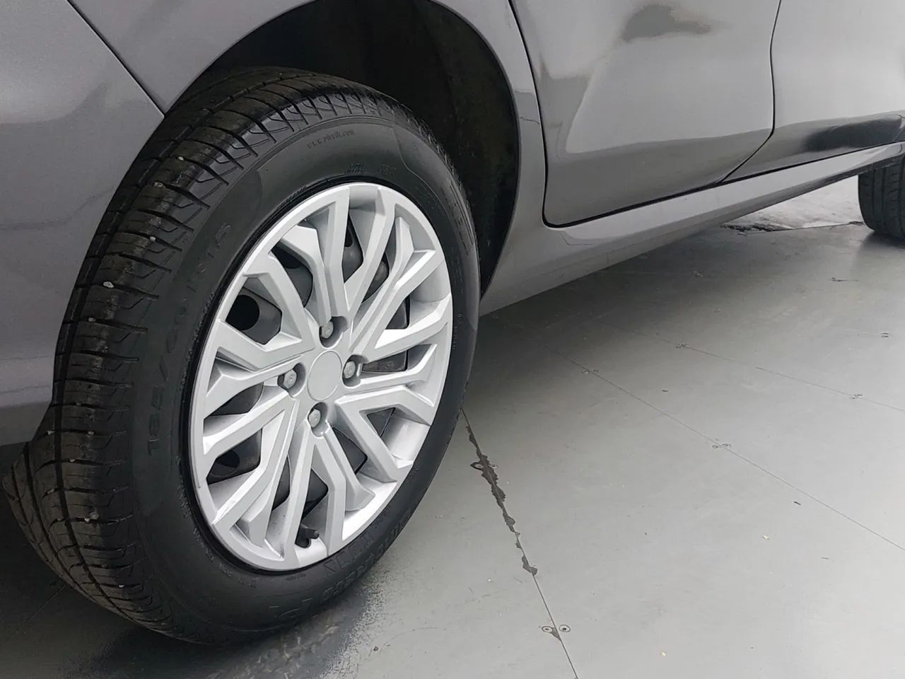Fiat Cronos 1.0 6V Flex, foto 14 de 18