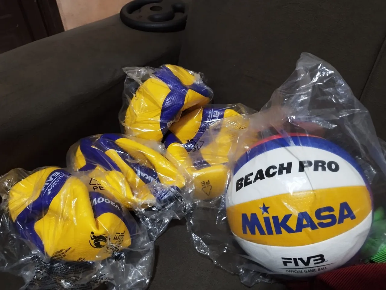 Bola de Vôlei V200W - Nova e Beach Pró BV550C
