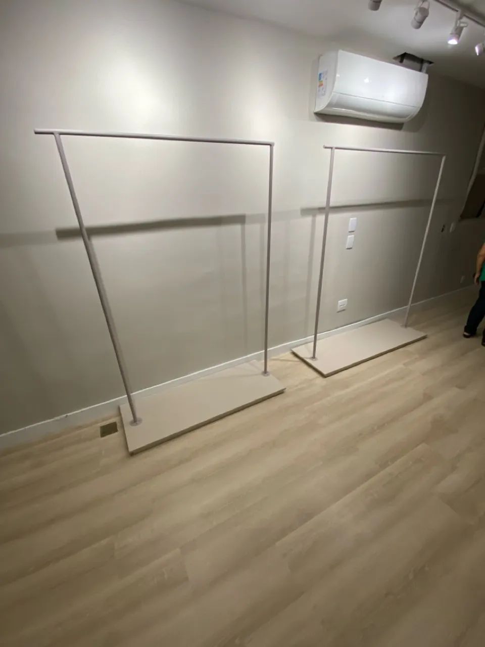 Araras de roupa para loja ou closet - Foto 3