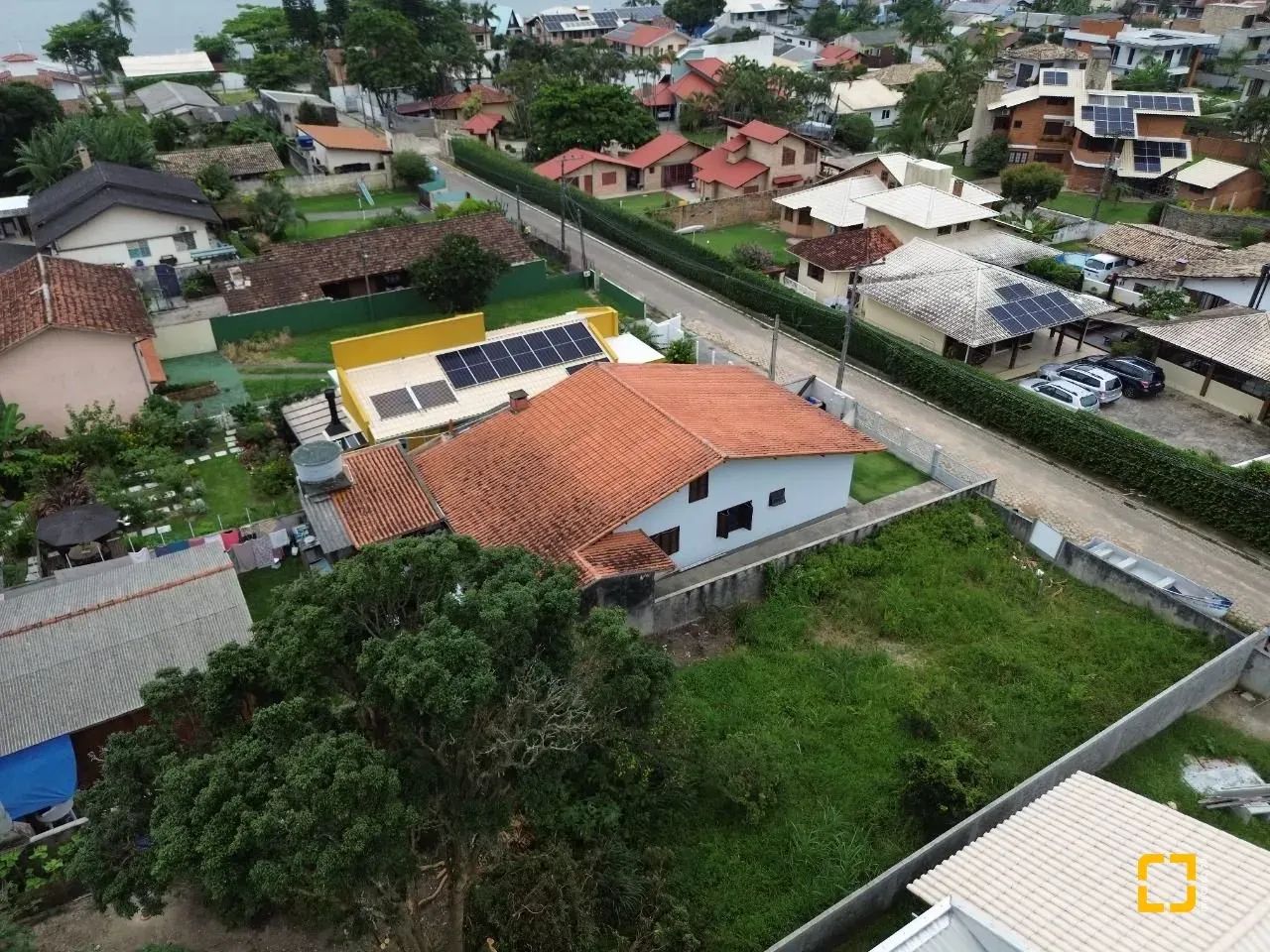 Excelente terreno localizado á apenas 200 metros da praia do Sambaqui, ao norte da ilha (v - Foto 4