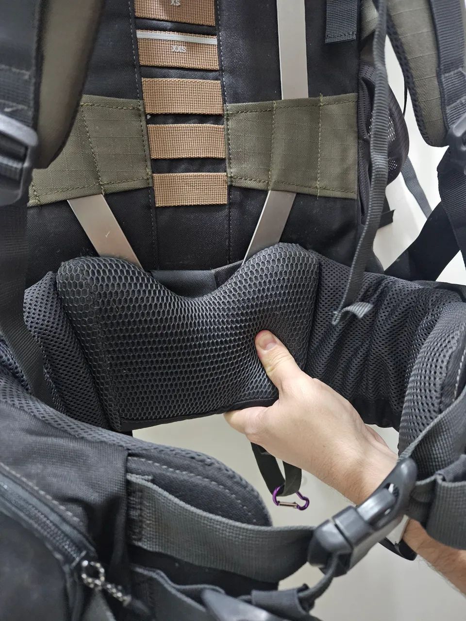 Mochila de Camping Forclaz Trek 900 - 90+10 Litros - Foto 4