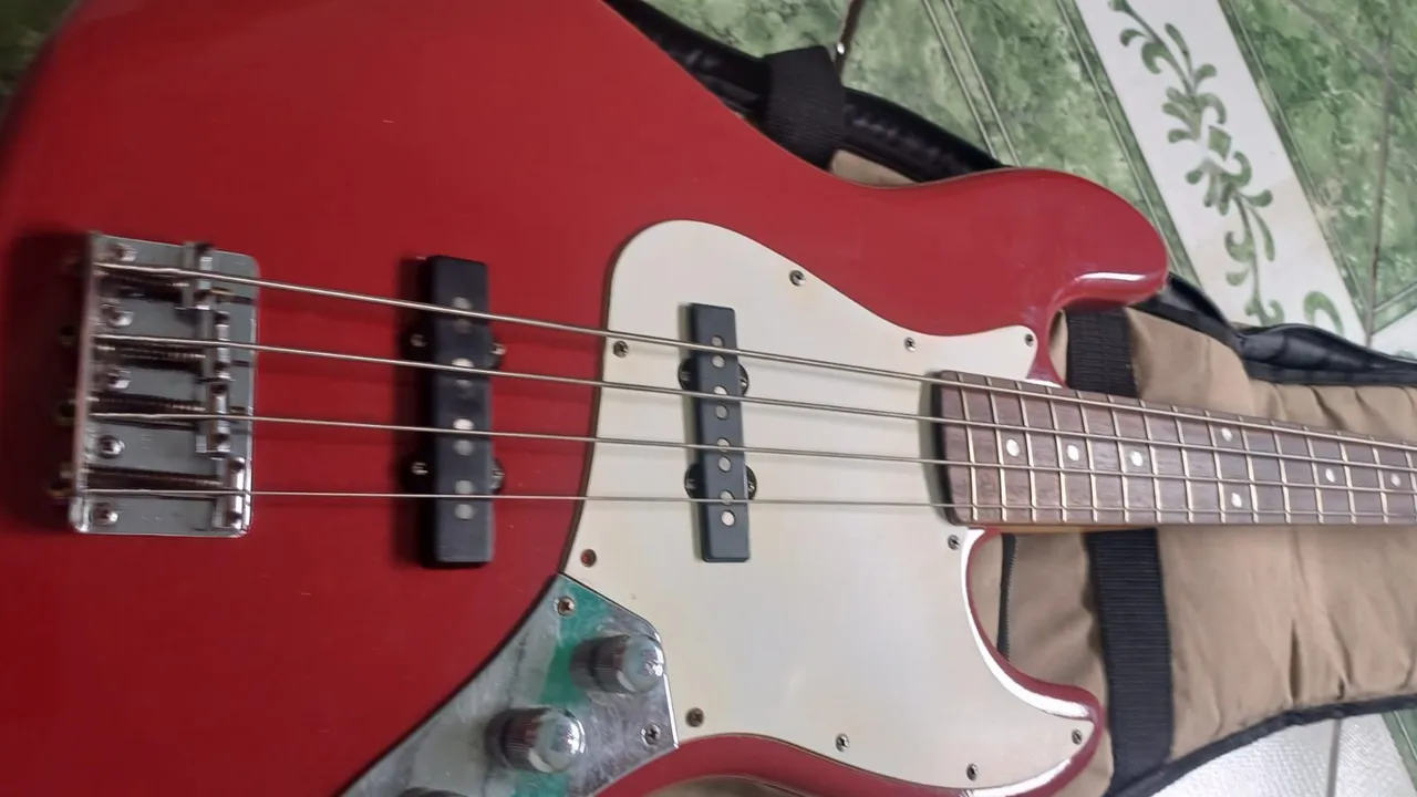 Baixo squier Elétrico Vermelho