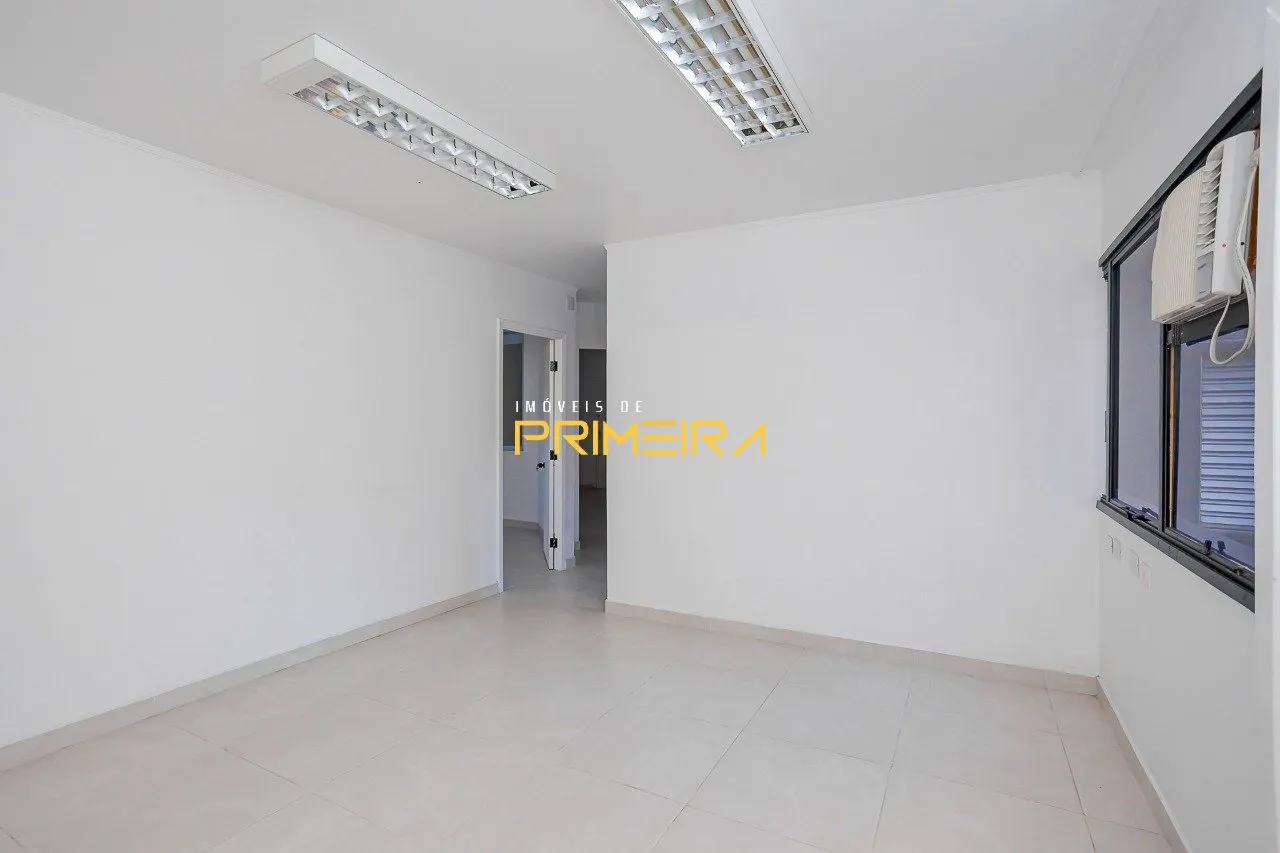 Sala comercial no Batel com 93 m²