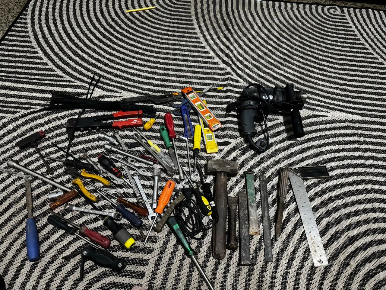 Kit c/ Furadeira makita + ferramentas 