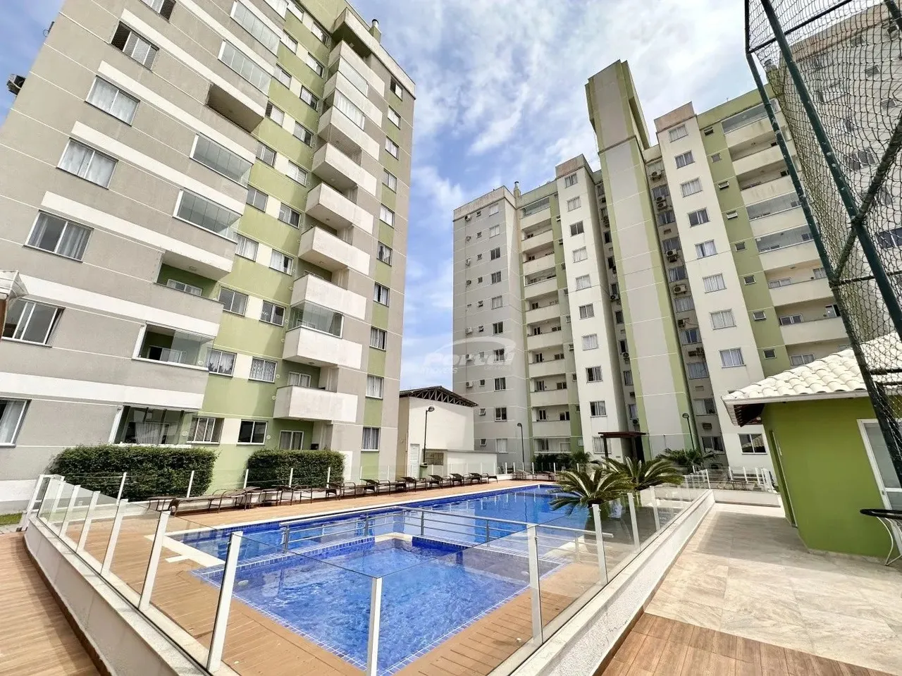 Apartamento disponível para locação no bairro Itacolomi, em Balneário Piçarras/SC. (Cód. 1
