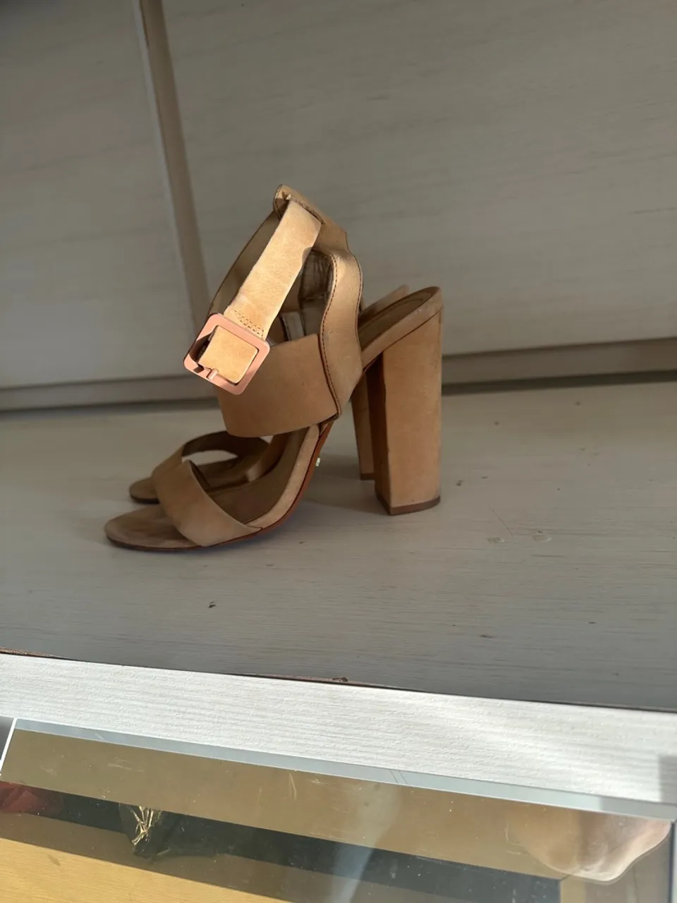 Sandália Salto Bloco Bege - Elegância e Conforto
