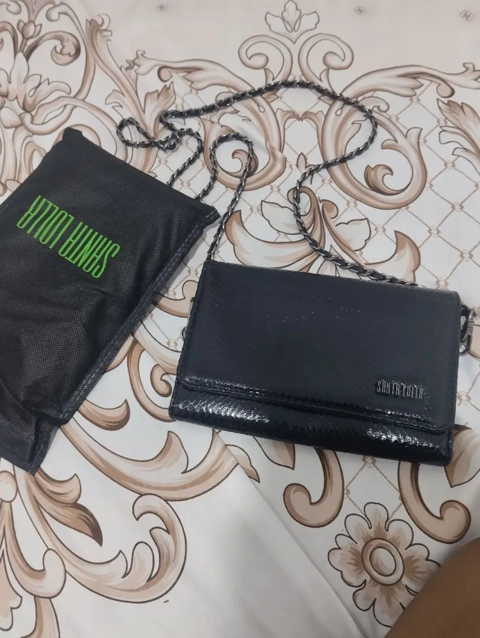 Bolsa Santa Lolla Preta com Alça de Corrente