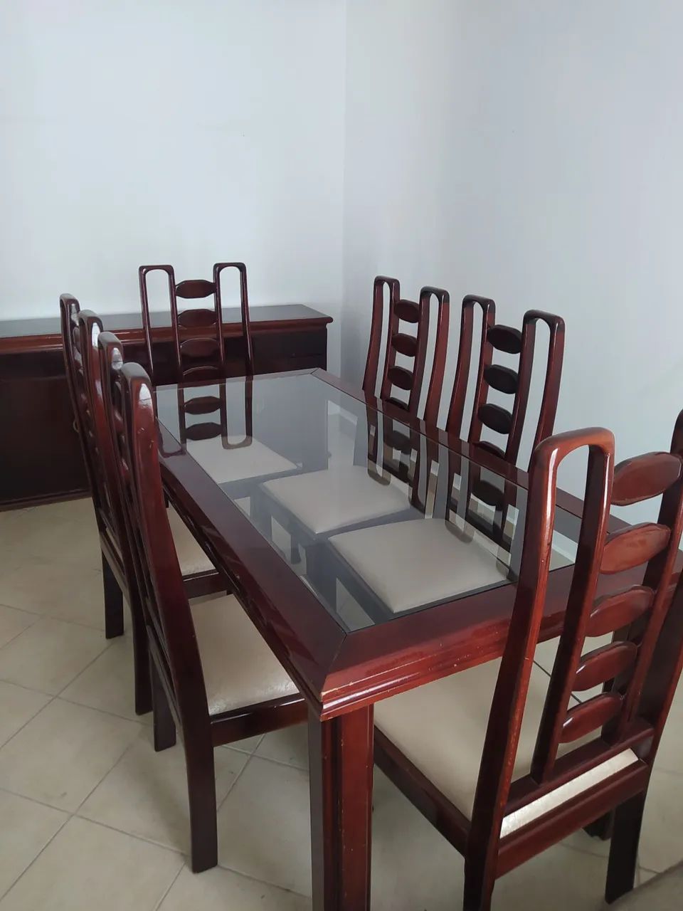 MESA, CADEIRAS E BUFFET