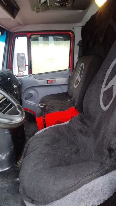 Caminhão Mercedes-Benz 710 Baú 5,50 comp., 2,65 altura, 2,28 largura - Foto 6