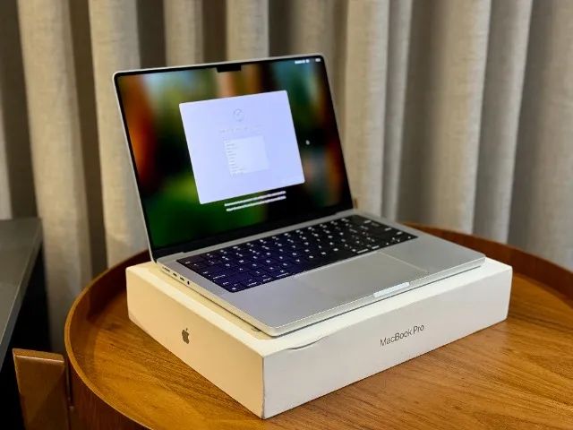 Macbook Pro 14 Polegadas M4 16GB 512SSD - Prata / Seminovo