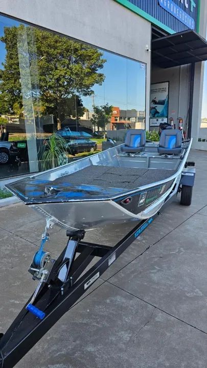 BARCO SEMI CHATO 6M MOTOR MERCURY 30HP COM PARTIDA 2023