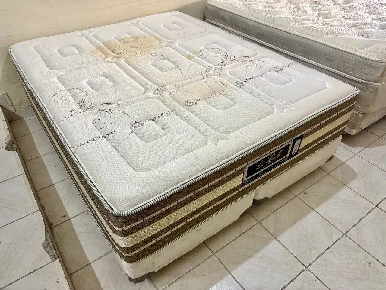 Cama box de casal Queen , cama Queen size 