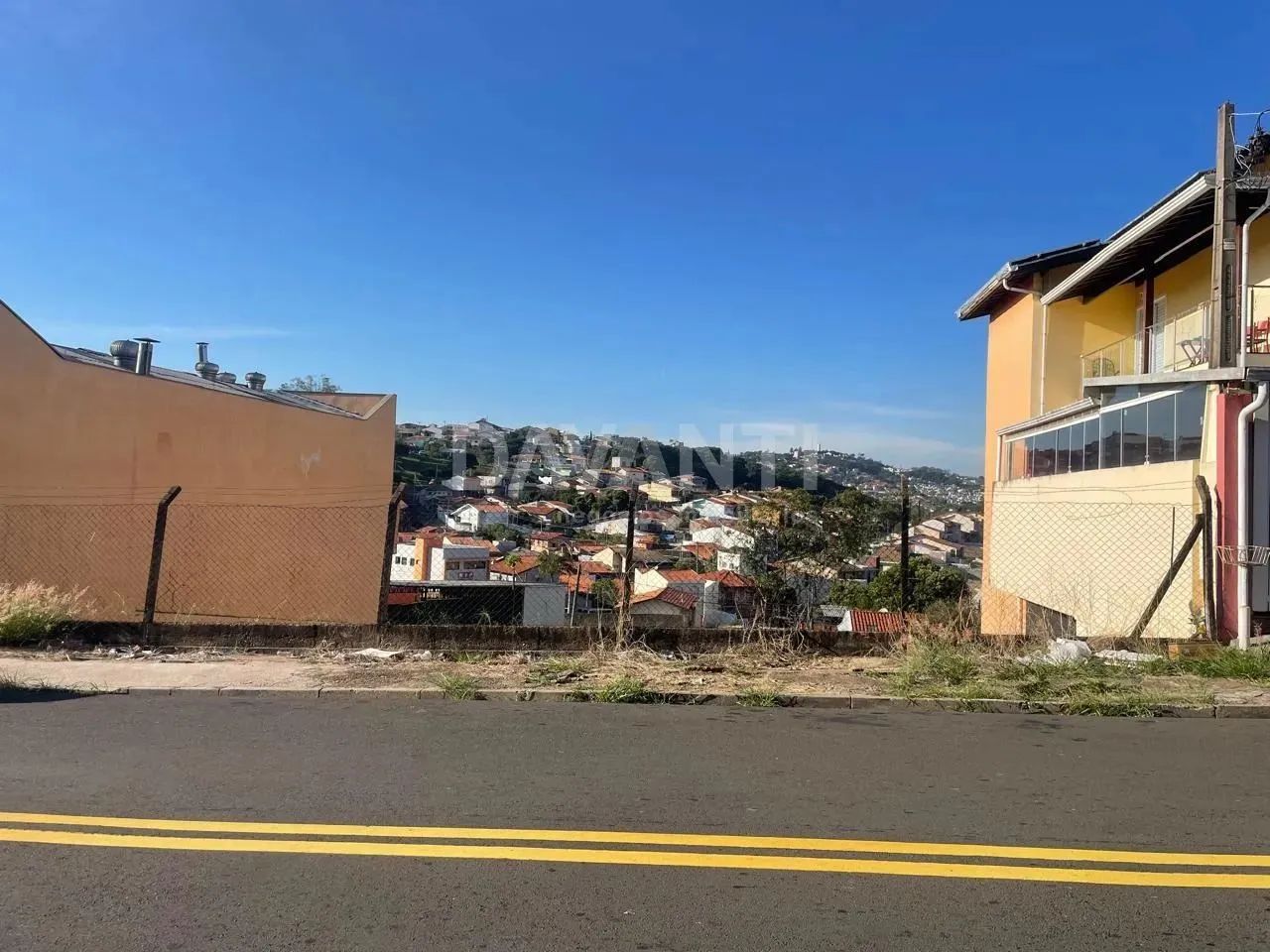 Terreno comercial para venda ou locação em Valinhos na Davanti Imóveis.