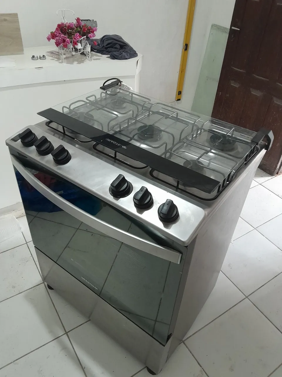 Fogão Brastemp com design moderno e queimadores potentes