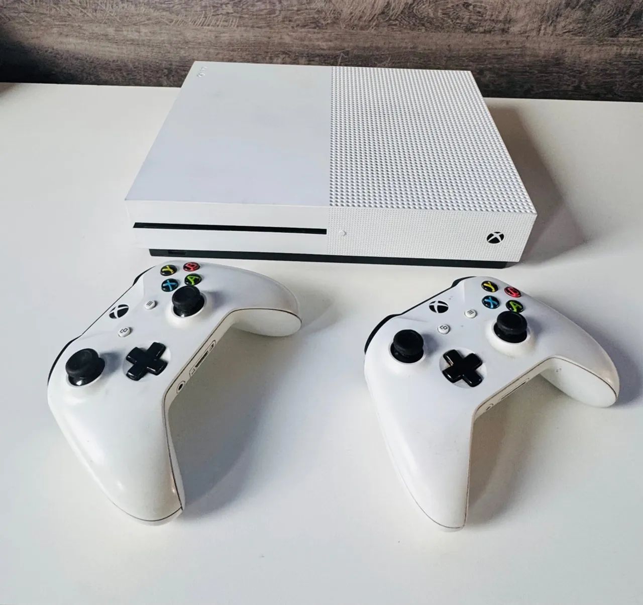 Xbox One S  com 2 Controles