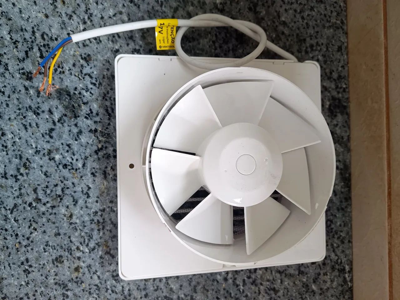 Vendo Exaustor para Banheiro 15cm Bivolt EXB 150 Ventisol, 127Volts, novo. - Foto 3