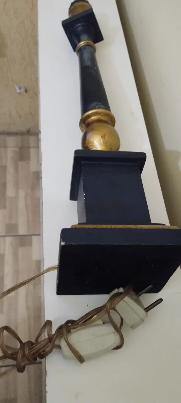 Abajur de Mesa Decorativo Preto e Dourado. - Foto 5