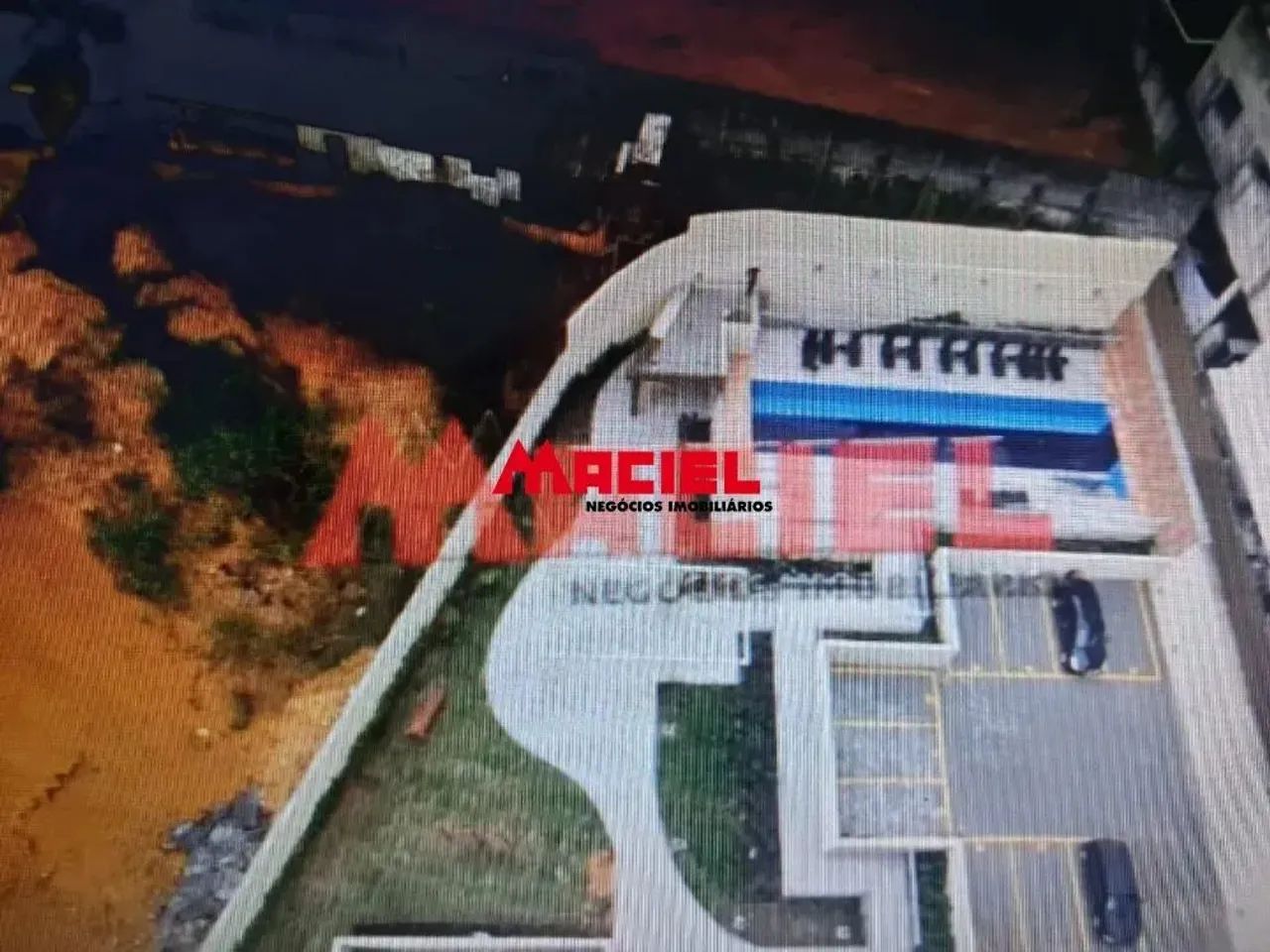 APTO NO CENTRO DA CIDADE, TERREO COM QUINTAL, NOVO NO CONTRAPISO, CONDOMINIO COM PISCINA,  - Foto 2