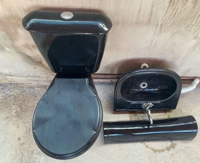 Conjunto de Vaso sanitário e pia preto