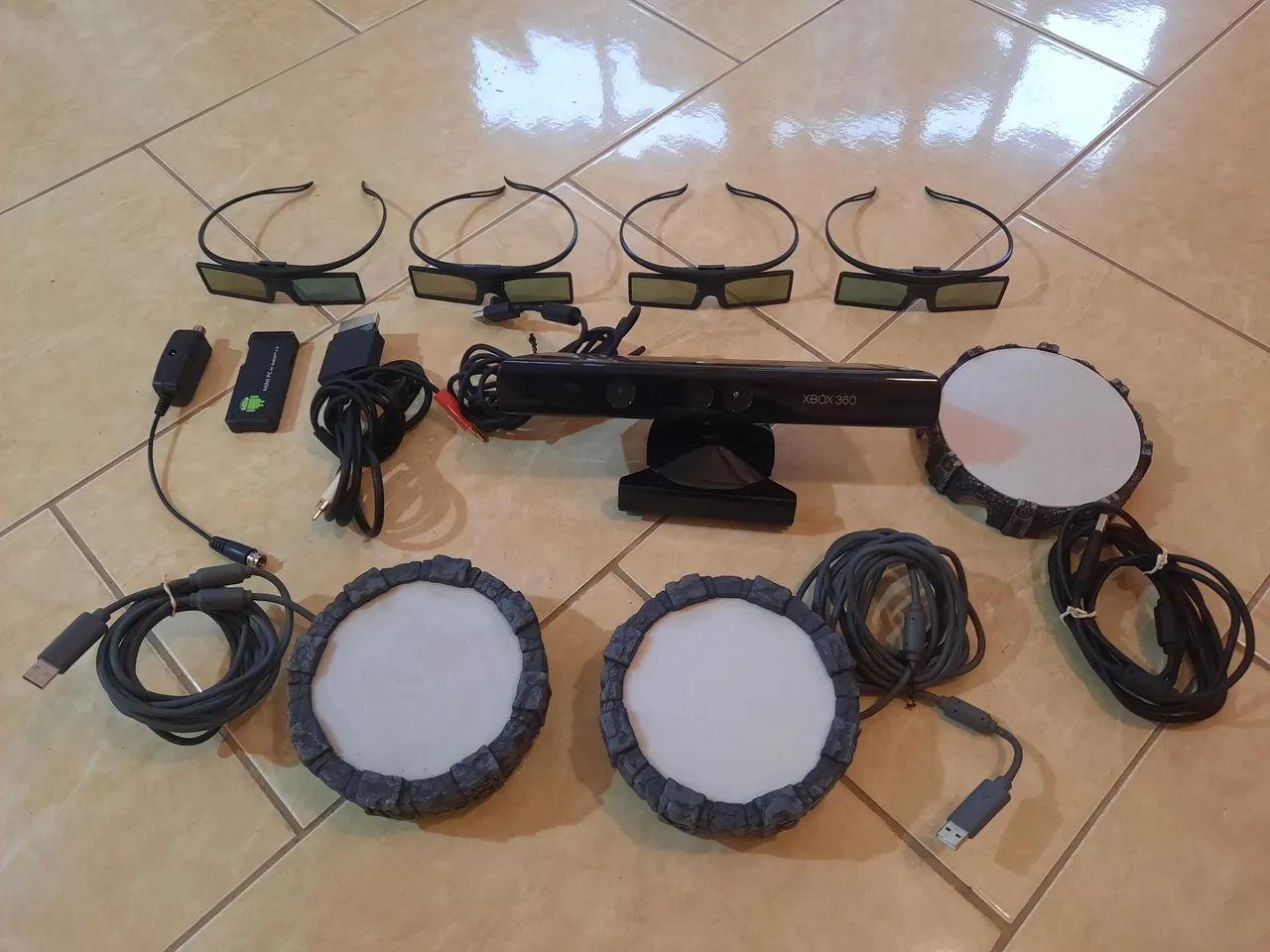 Kinect Kit Xbox 360 with accessories **read the description**64318472963969120