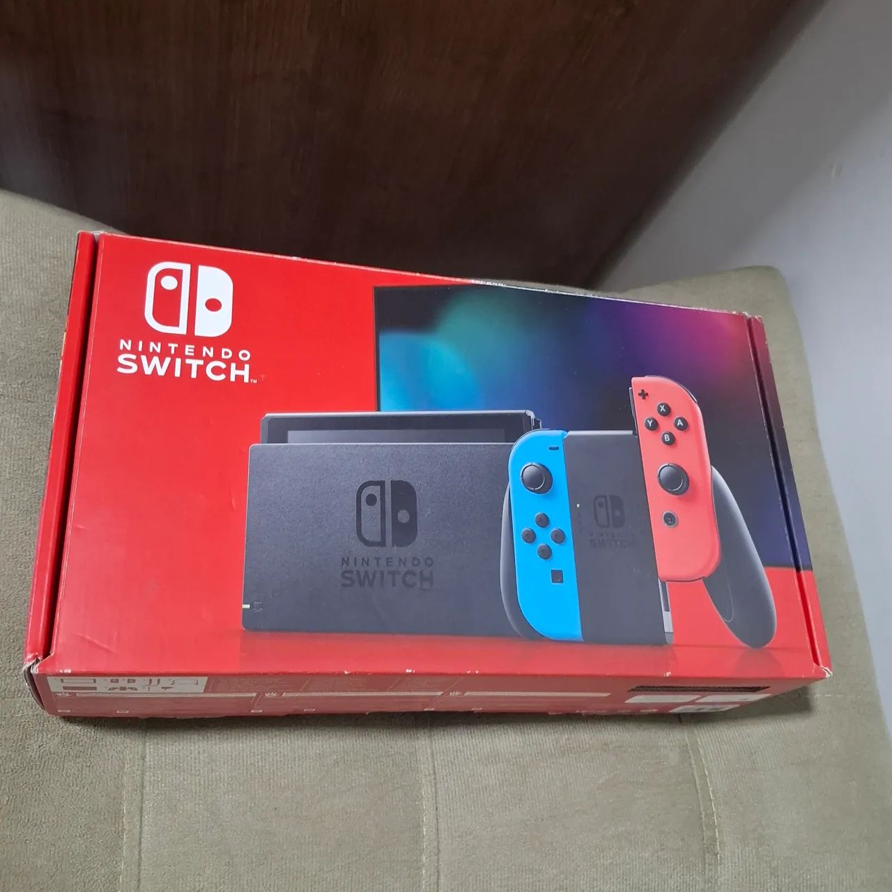 Nintendo Switch com Joy-Cons verde e vermelho - Foto 5