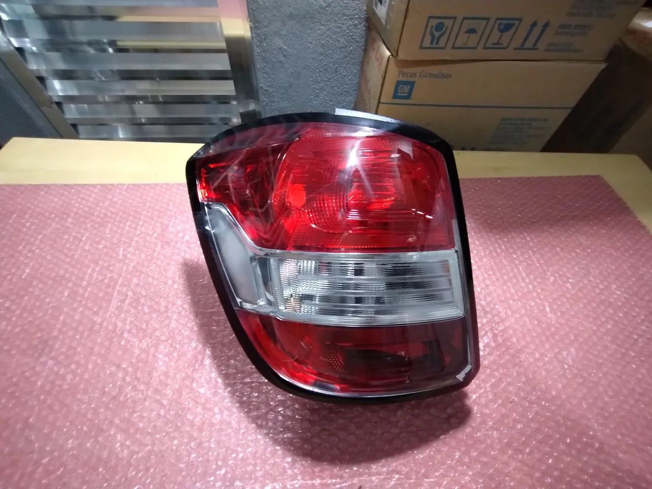 Lanterna Spin cromada borda preta esquerda 2013/2018 original usada CD 357