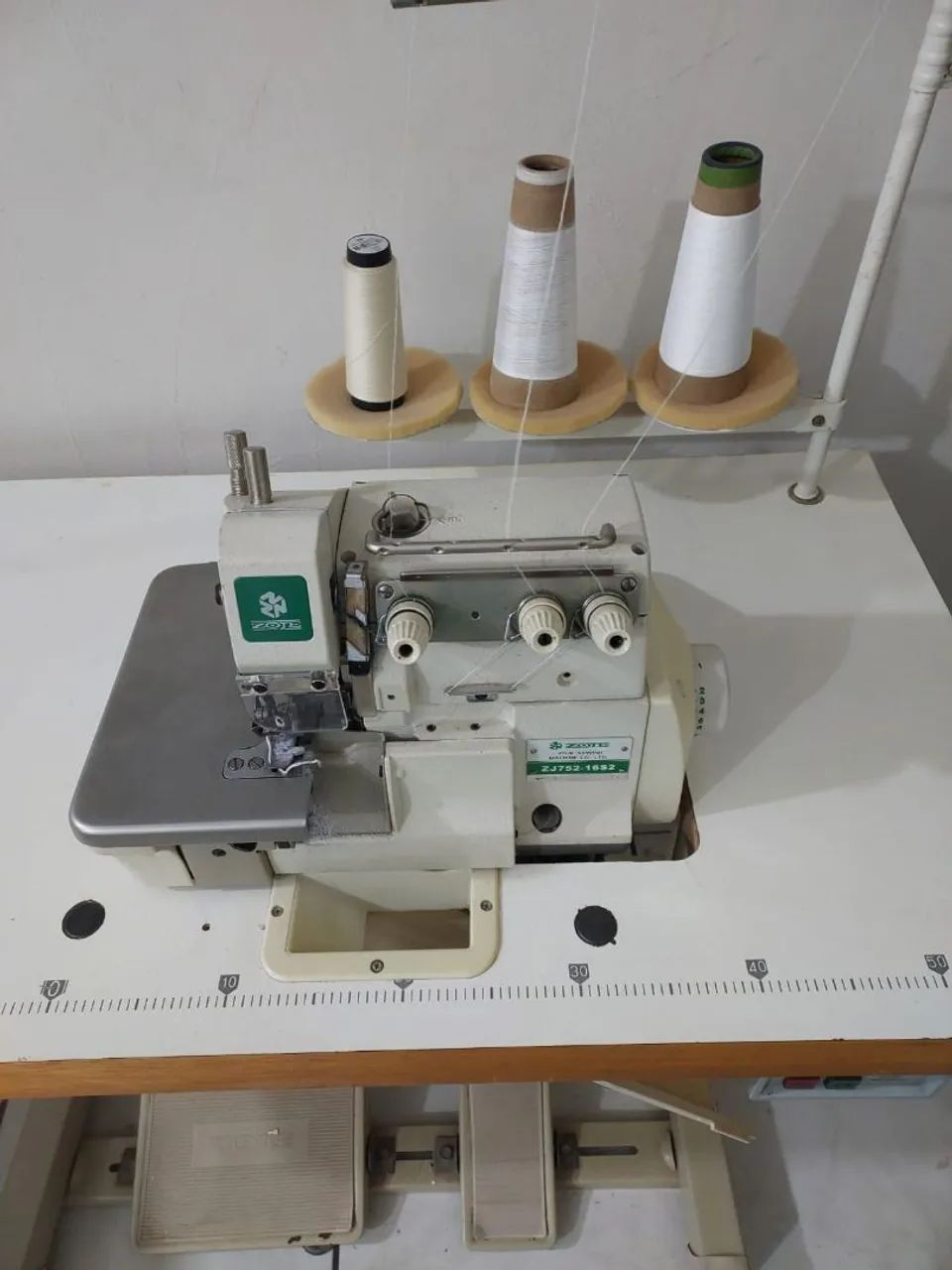 Overloque Industrial ZOTE ZJ752-1682 - Foto 2