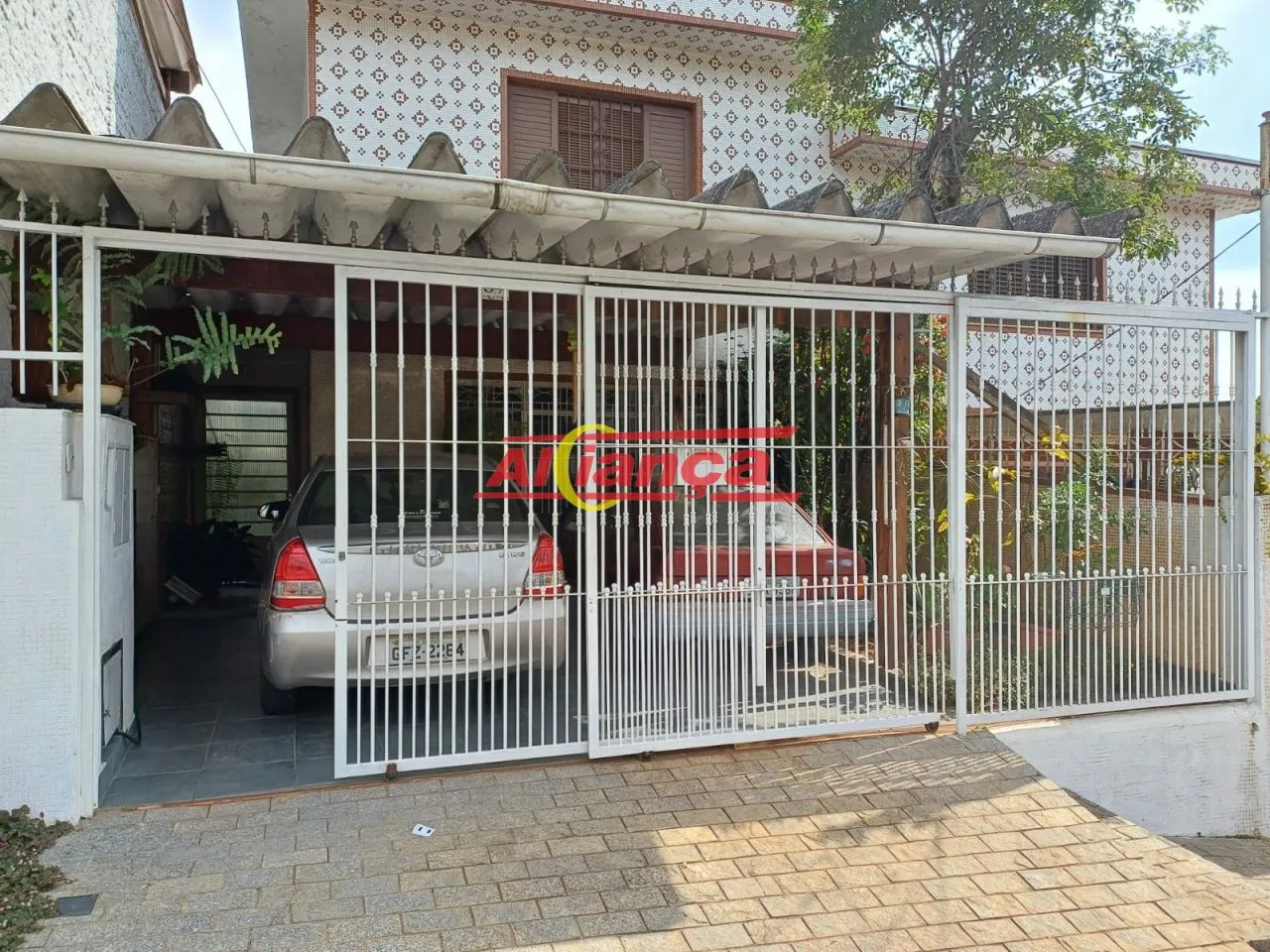 Sobrado na Zona Norte com quintal e excelente localidade